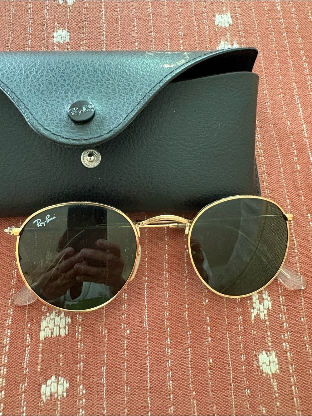Ray-Ban Gold Frame Black Lens Round Sunglasses with Case
